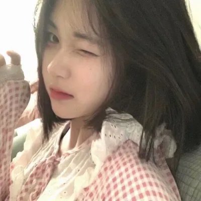 吉普车中的四人